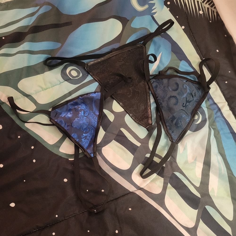 NEW NEVER WORN! x3 Lacey Patterned Thongs